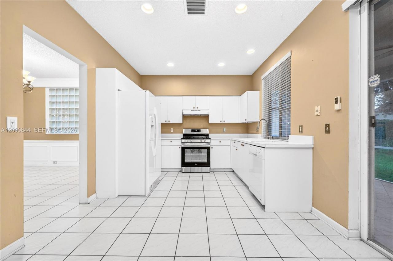 5868 N Plum Bay Pkwy, Unit 5868, Tamarac, FL 33321 Photo