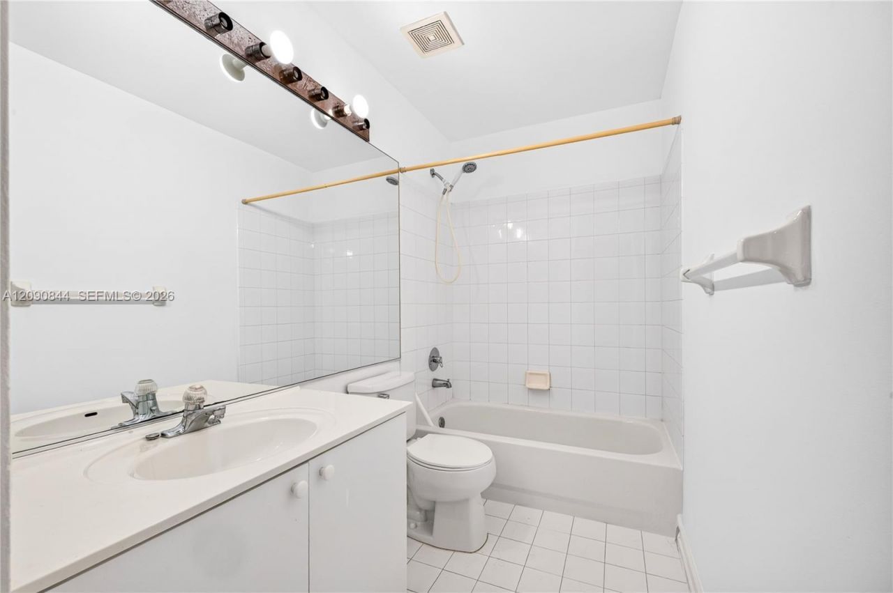 5868 N Plum Bay Pkwy, Unit 5868, Tamarac, FL 33321 Photo