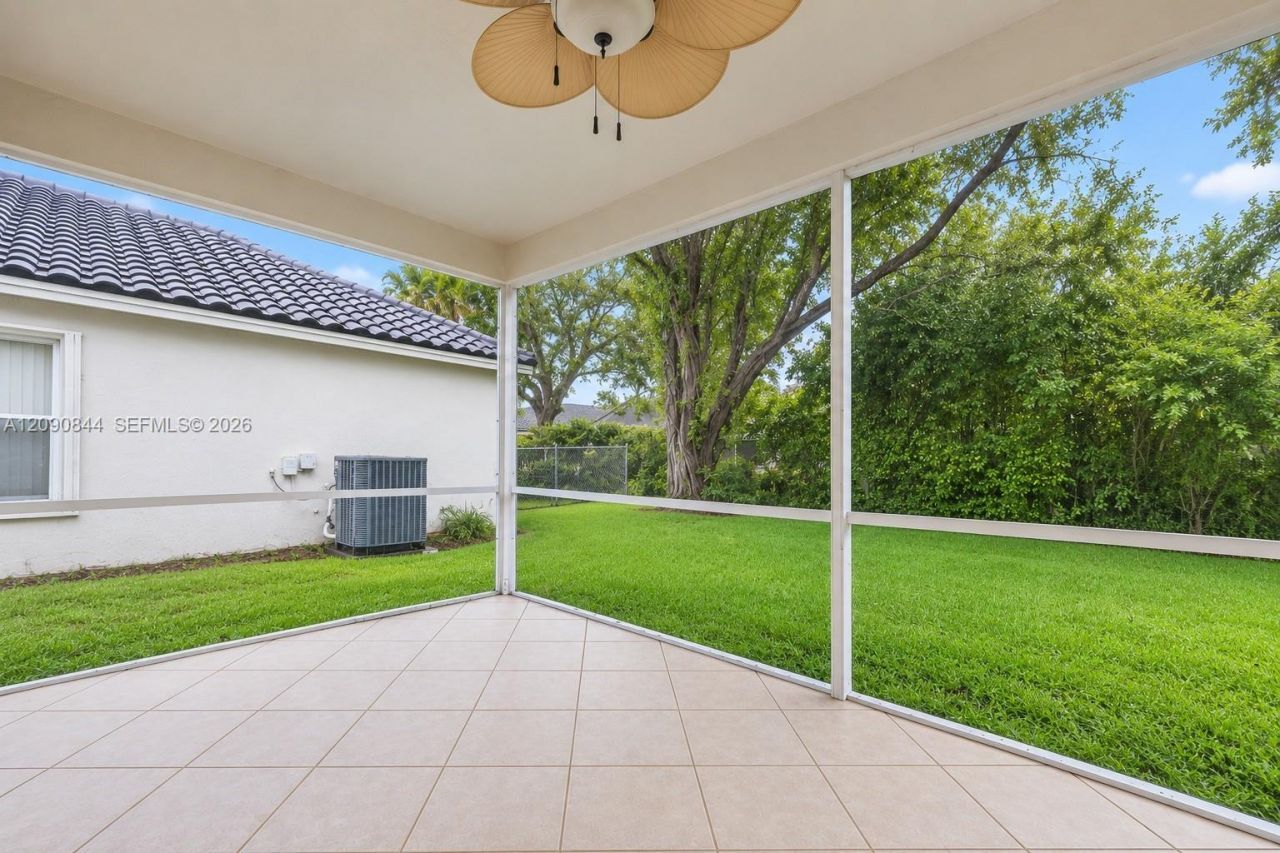 5868 N Plum Bay Pkwy, Unit 5868, Tamarac, FL 33321 Photo