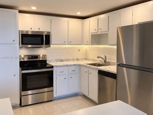 2761 Taft St, Unit 212, Hollywood, FL 33020