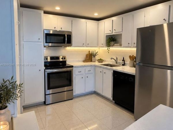 2761 Taft St, Unit 212, Hollywood, FL 33020