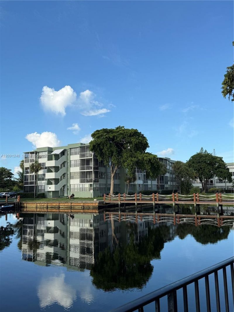 2761 Taft St, Unit 212, Hollywood, FL 33020 Photo