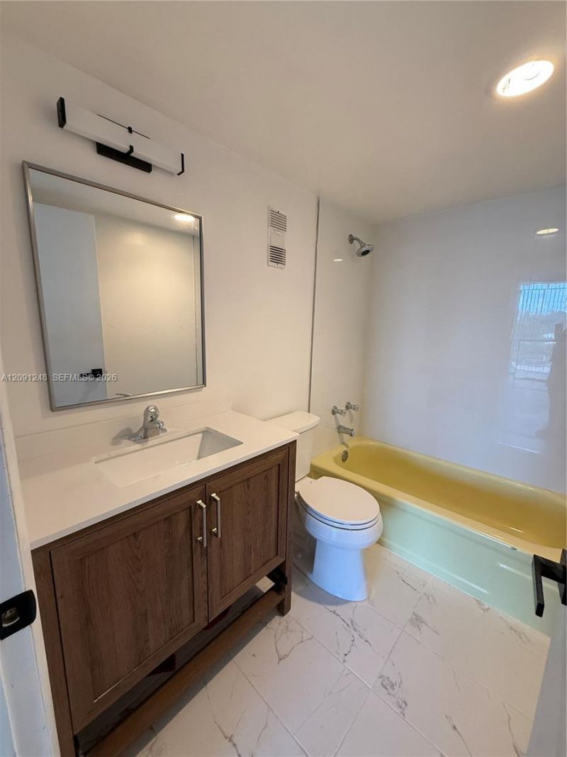 2761 Taft St, Unit 212, Hollywood, FL 33020 Photo