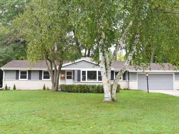 5565 S Monaco PLACE, Hales Corners, WI 53130