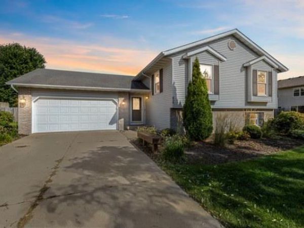 829 Edgemore Drive, Sun Prairie, WI 53590