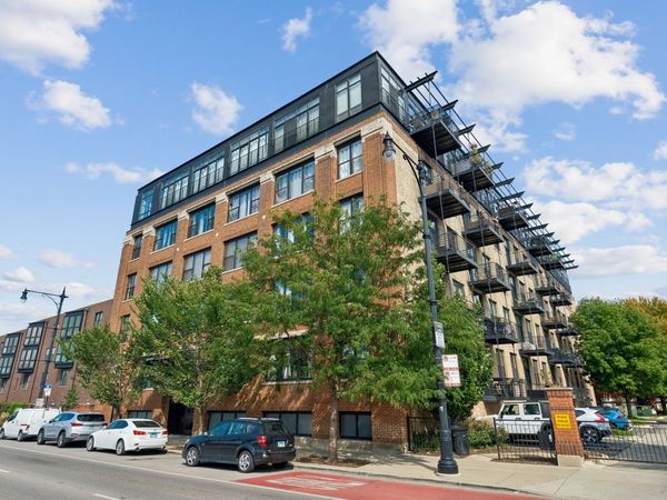 2911 N Western Avenue, Unit 111, Chicago, IL 60618