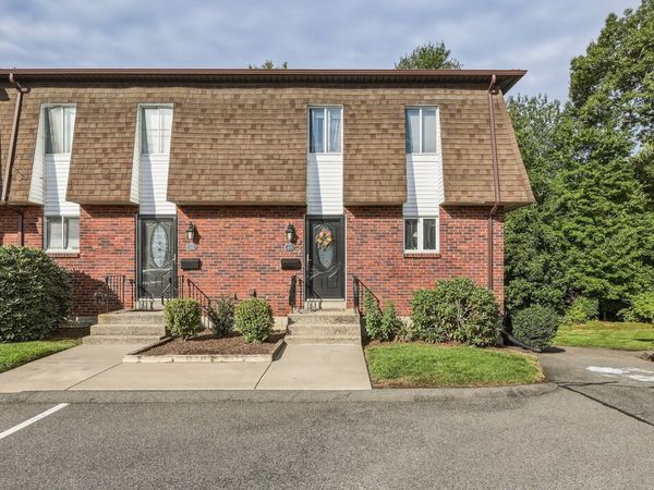 20 Lawrence Ave, Unit 49, South Hadley, MA 01075