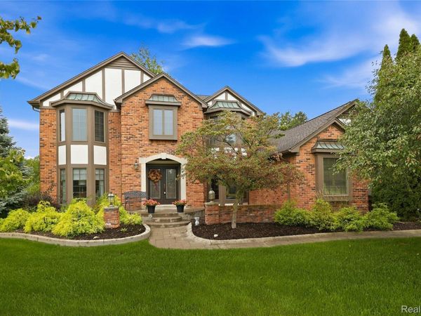 4735 Bentley Drive , Troy, Mi 48098