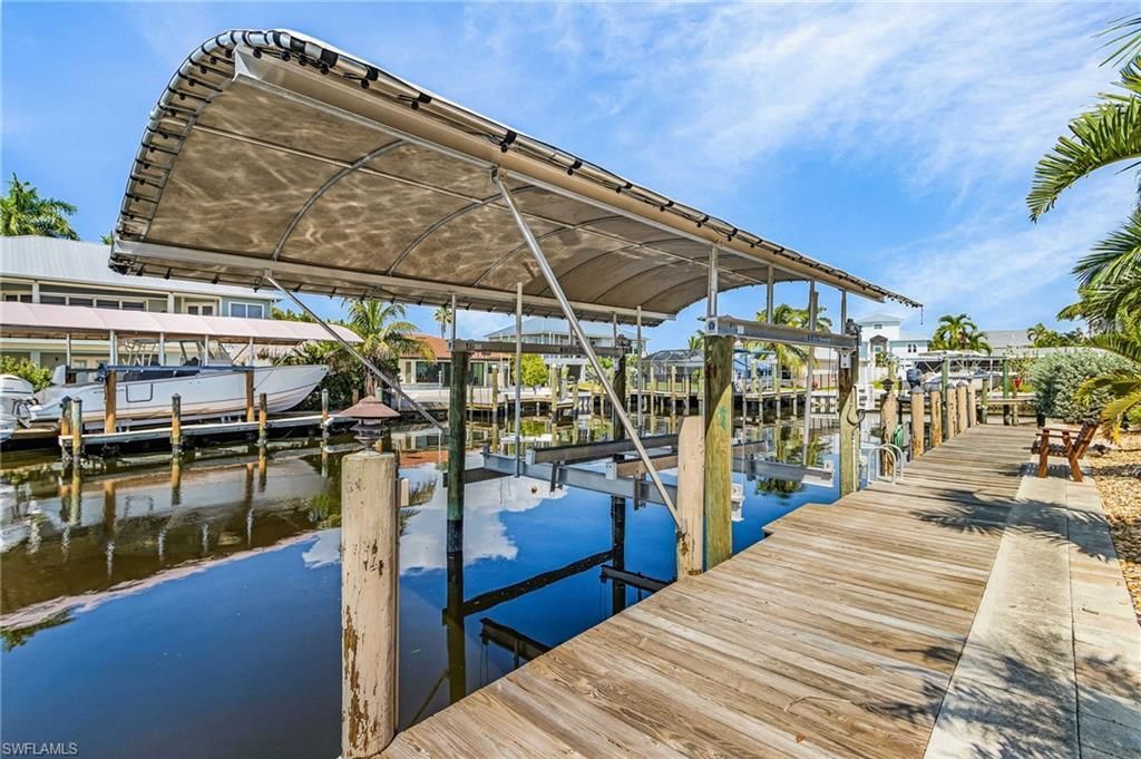 8 Palmview Blvd , Fort Myers Beach, FL 33931 Photo