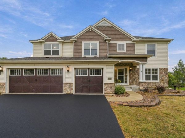 2109 Rockridge Circle, Shakopee, MN 55379