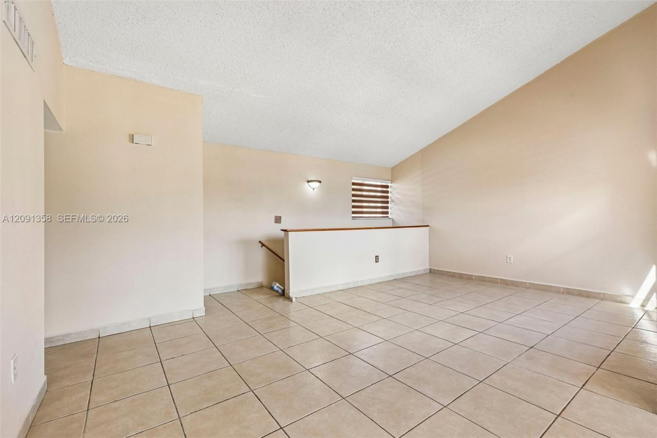 241 W Park Dr, Unit 5-202, Miami, FL 33172 Photo