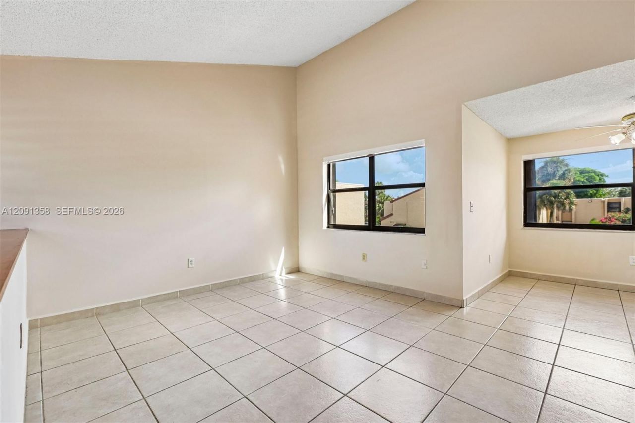 241 W Park Dr, Unit 5-202, Miami, FL 33172 Photo