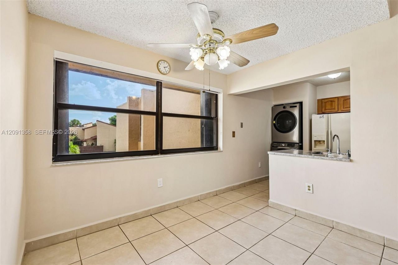 241 W Park Dr, Unit 5-202, Miami, FL 33172 Photo