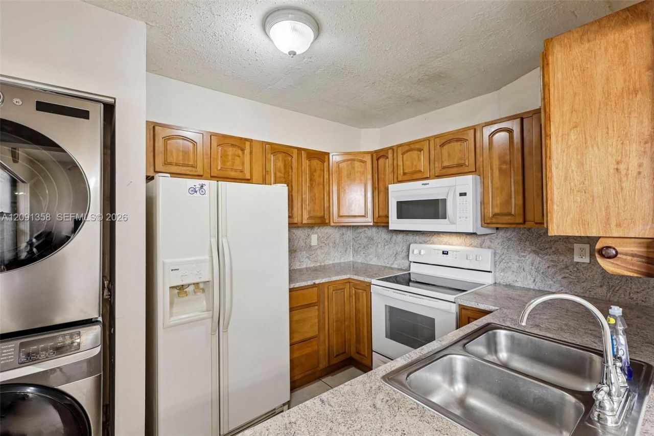 241 W Park Dr, Unit 5-202, Miami, FL 33172 Photo