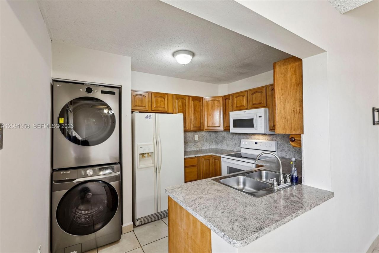 241 W Park Dr, Unit 5-202, Miami, FL 33172 Photo