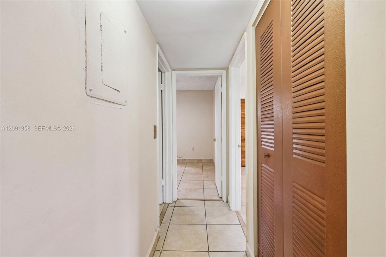 241 W Park Dr, Unit 5-202, Miami, FL 33172 Photo