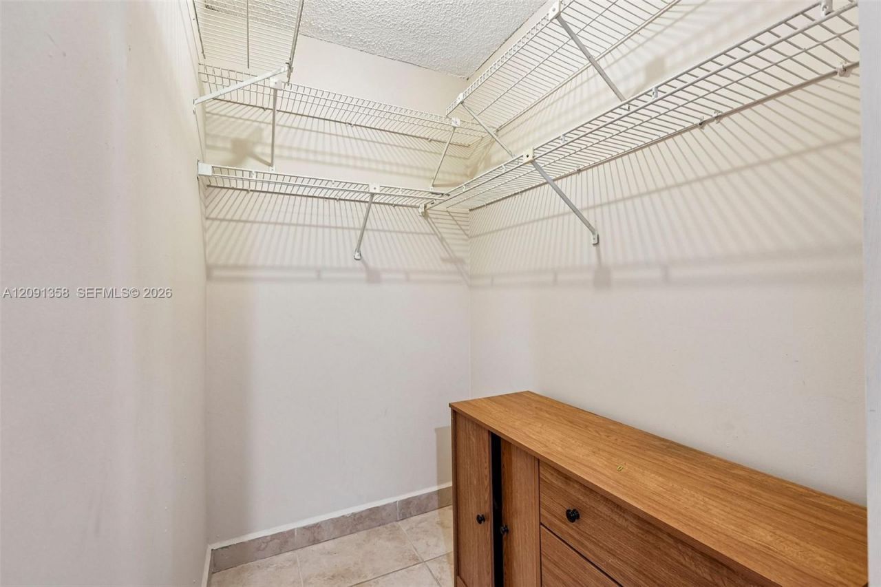 241 W Park Dr, Unit 5-202, Miami, FL 33172 Photo