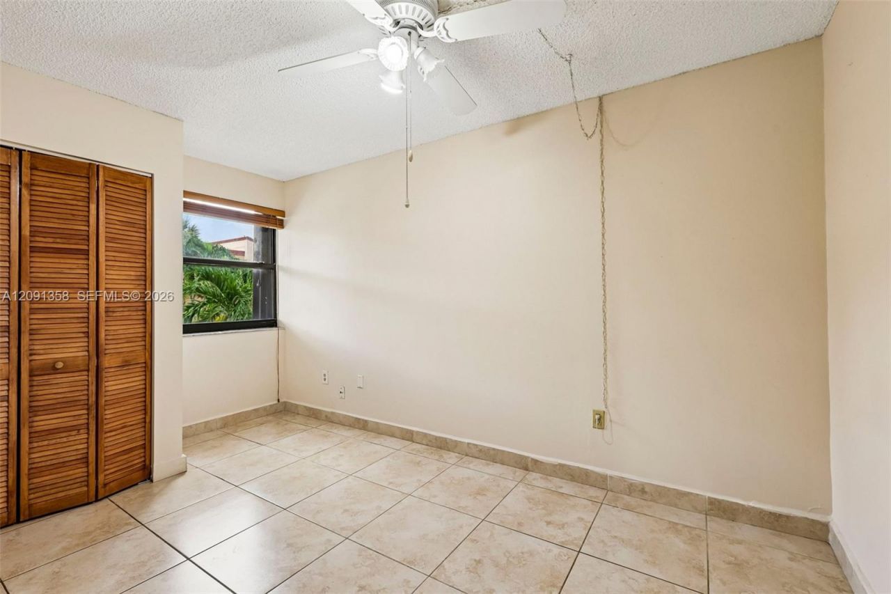 241 W Park Dr, Unit 5-202, Miami, FL 33172 Photo
