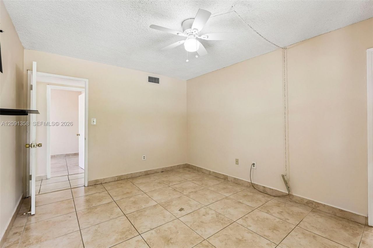 241 W Park Dr, Unit 5-202, Miami, FL 33172 Photo