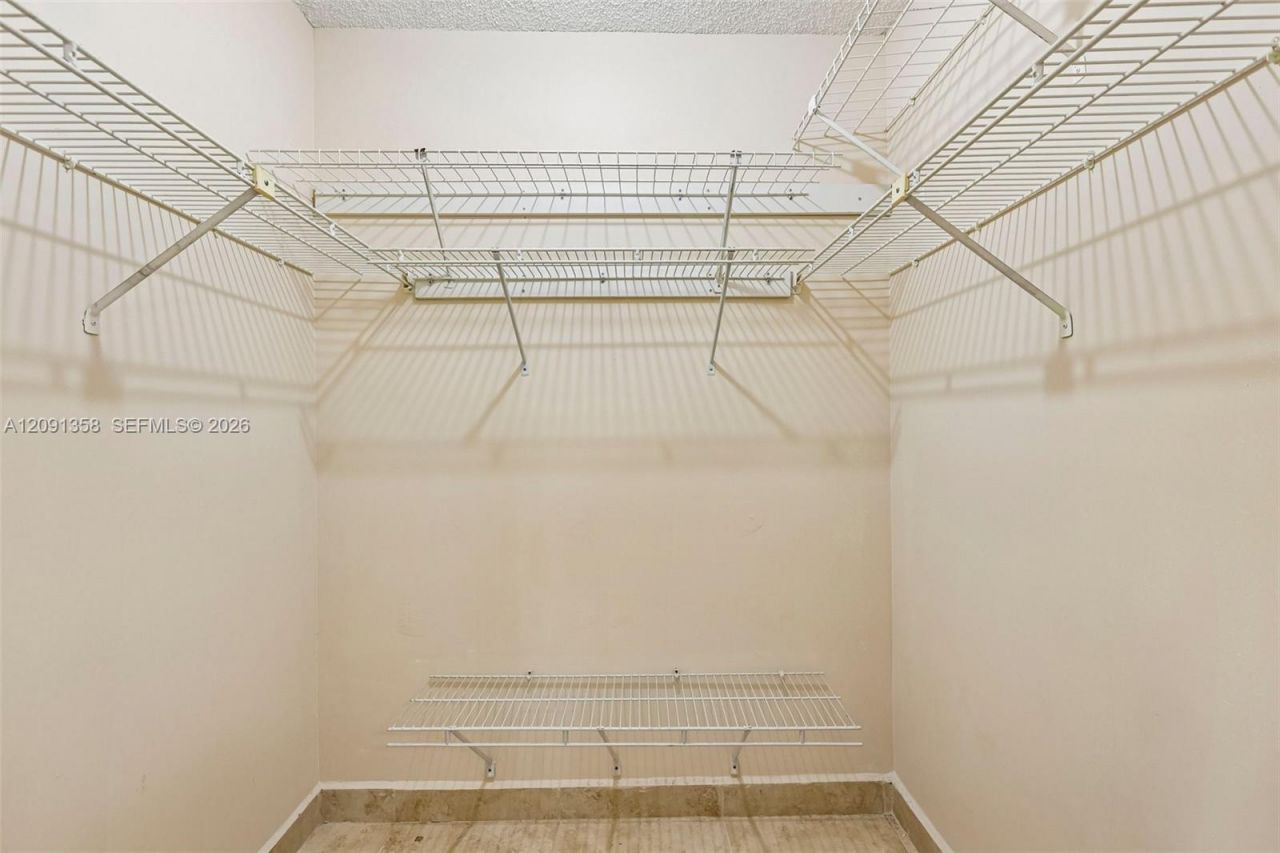 241 W Park Dr, Unit 5-202, Miami, FL 33172 Photo