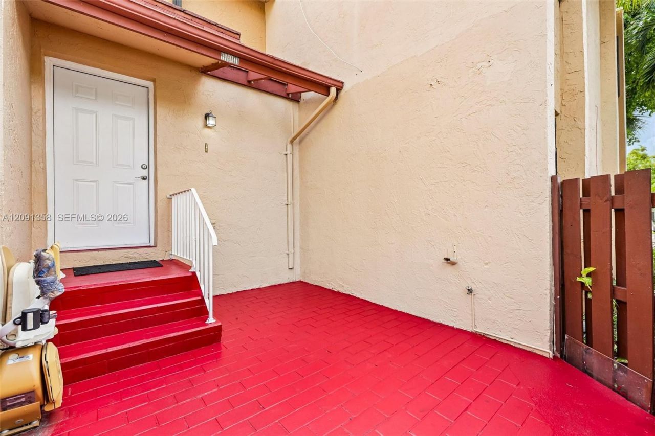 241 W Park Dr, Unit 5-202, Miami, FL 33172 Photo