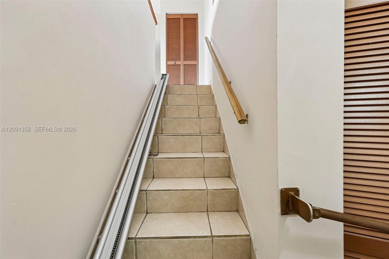 241 W Park Dr, Unit 5-202, Miami, FL 33172 Photo