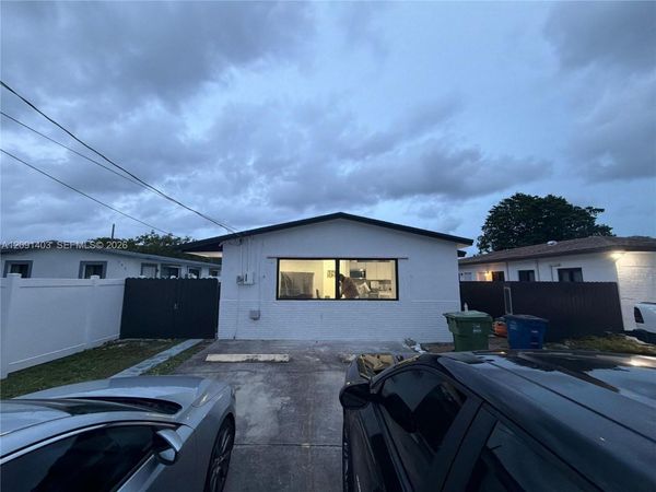 504 NW 7th CT , Hallandale Beach, FL 33009