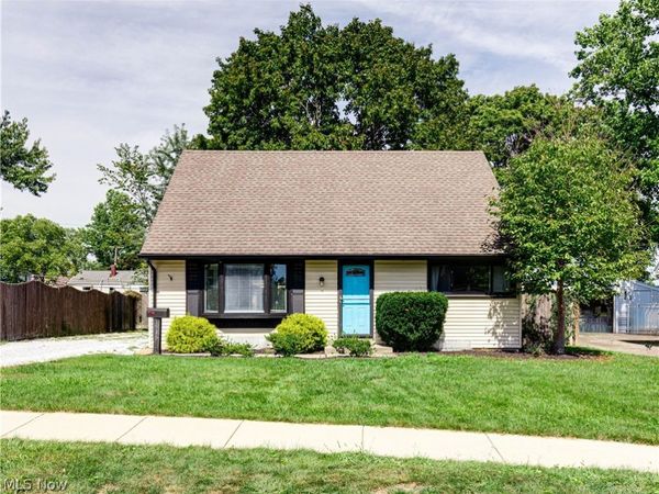 1515 Collinwood Circle , Cuyahoga Falls, OH 44221