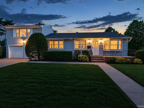 745 Anderson Avenue, Franklin Square, NY 11010