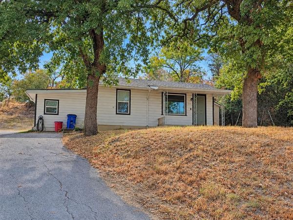 636 E Columbia Drive, Azle, TX 76020