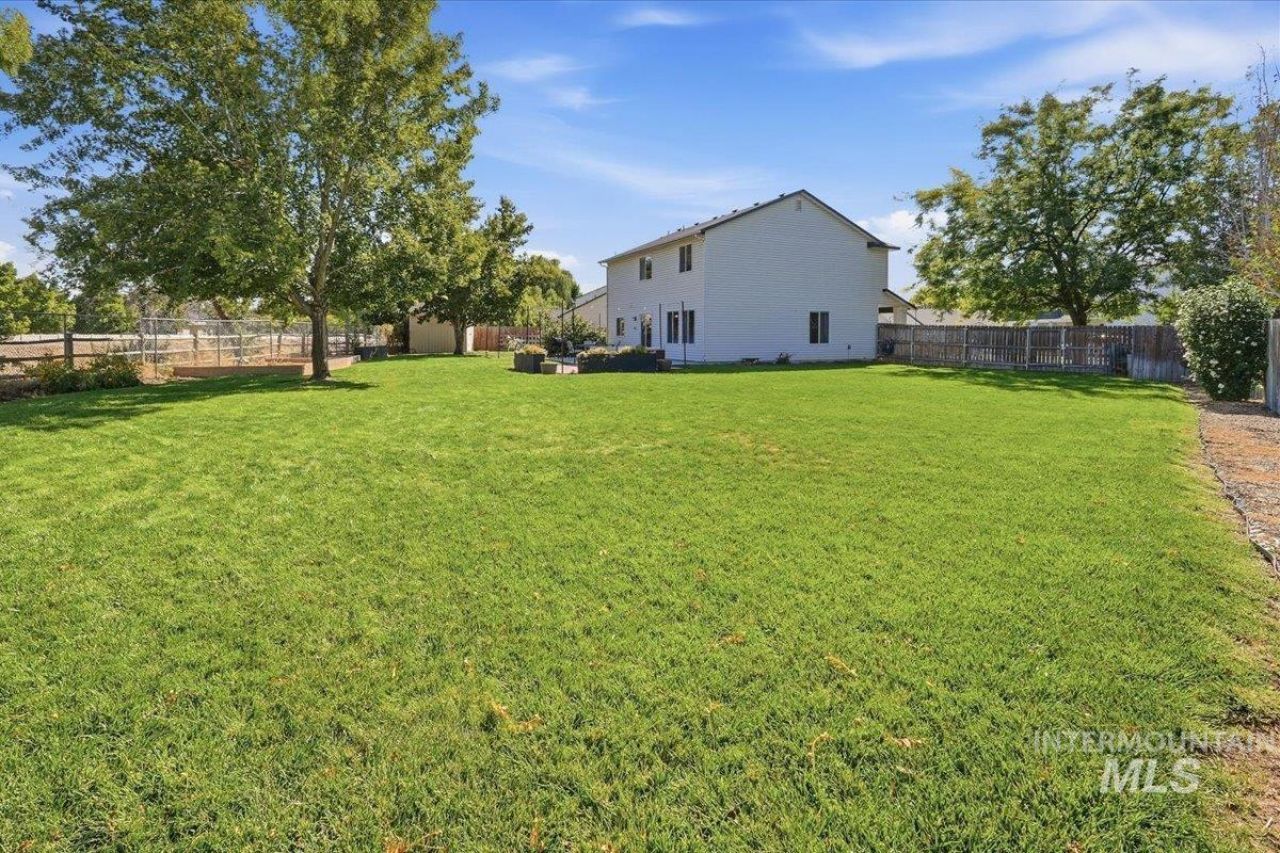 1340 N Golfview Way, Meridian, ID 83642 Main Photo