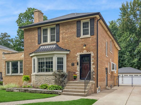 6760 N Jean Avenue, Chicago, IL 60646