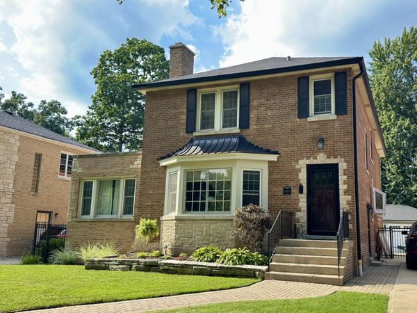 6760 N Jean Avenue , Chicago, IL 60646