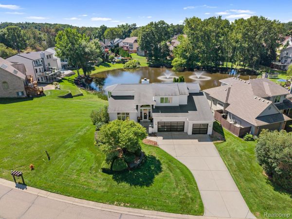 1054 Forest Bay Drive , Waterford Township, Mi 48328