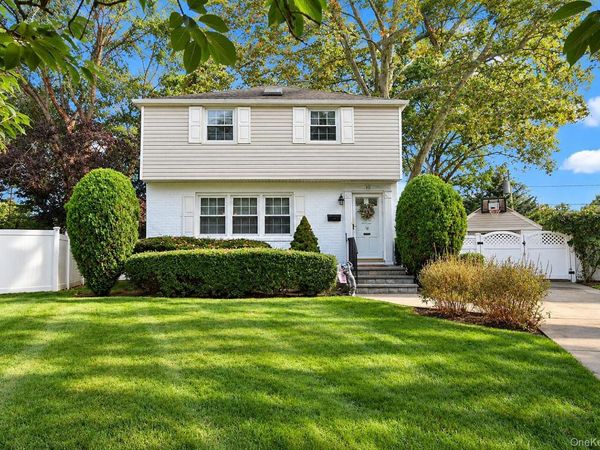 10 Alton Court, Merrick, NY 11566