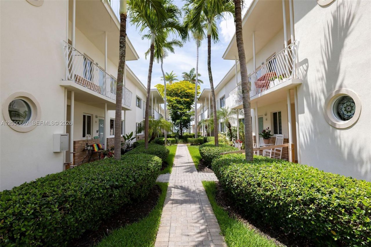 1130 Venetian Way, Unit 1D, Miami, FL 33139 Photo
