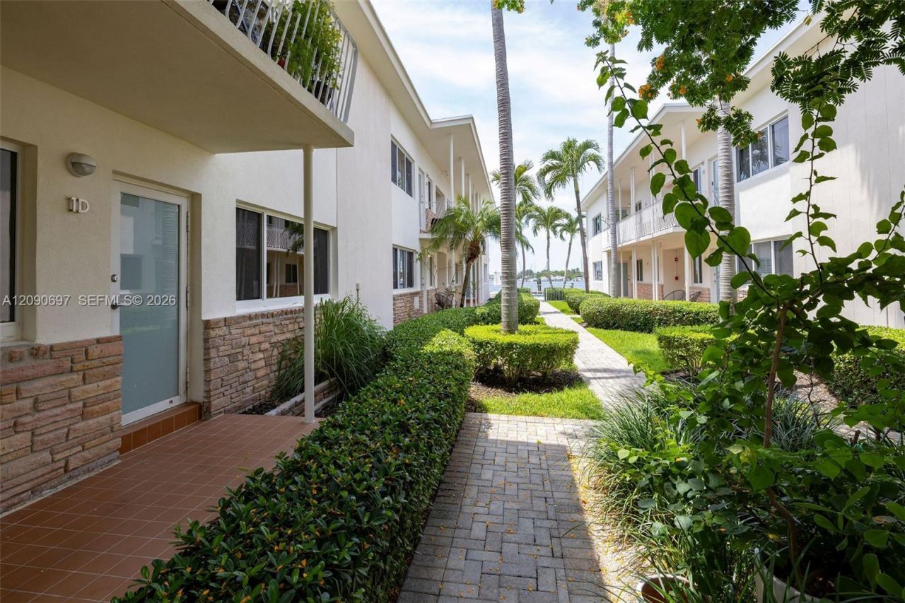 1130 Venetian Way, Unit 1D, Miami, FL 33139 Photo