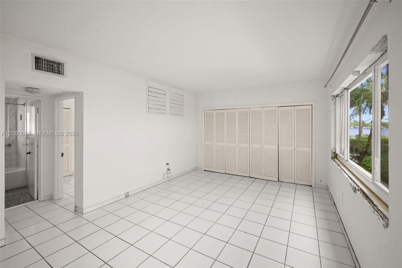 1130 Venetian Way, Unit 1D, Miami, FL 33139 Photo