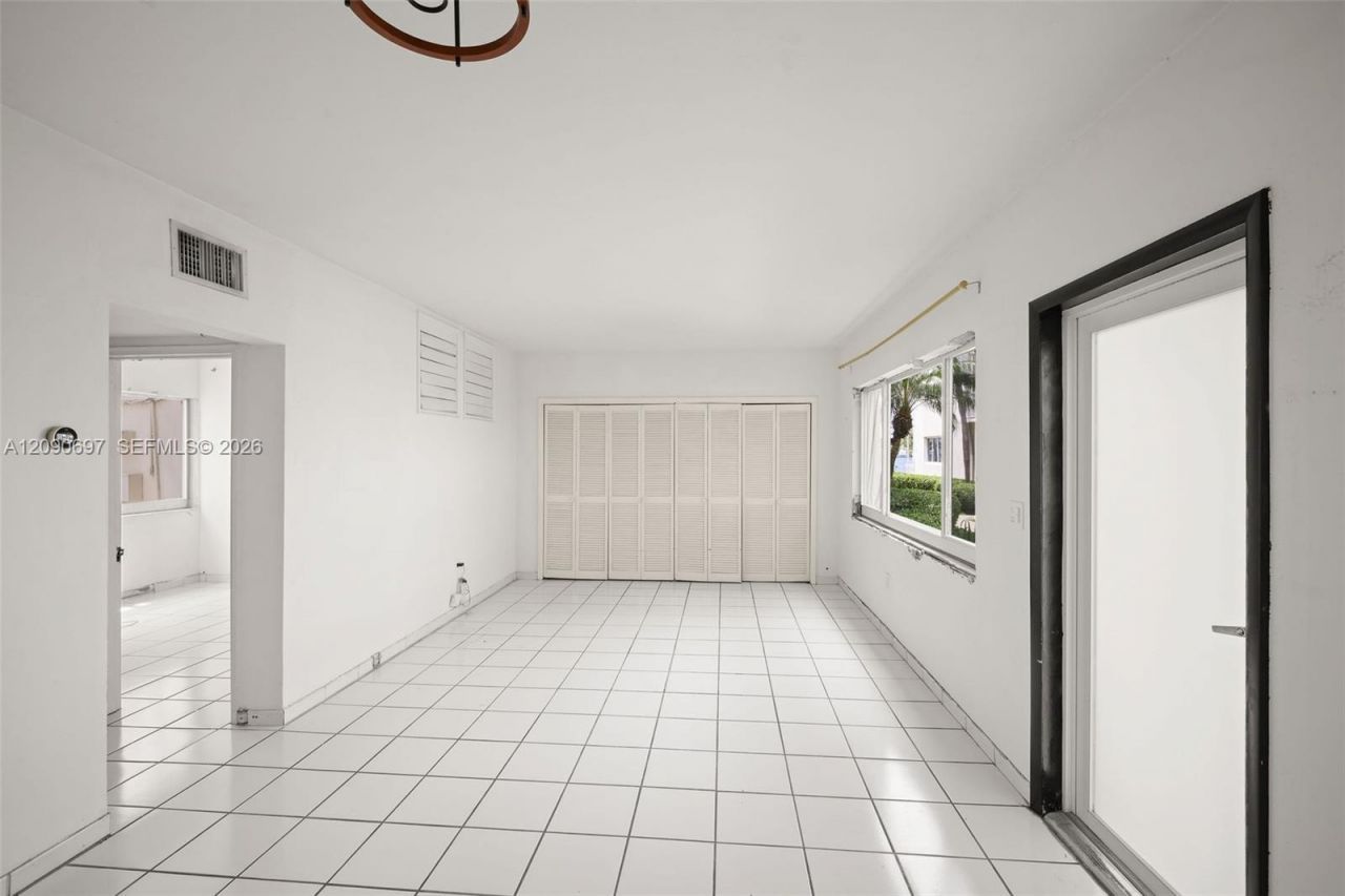 1130 Venetian Way, Unit 1D, Miami, FL 33139 Photo