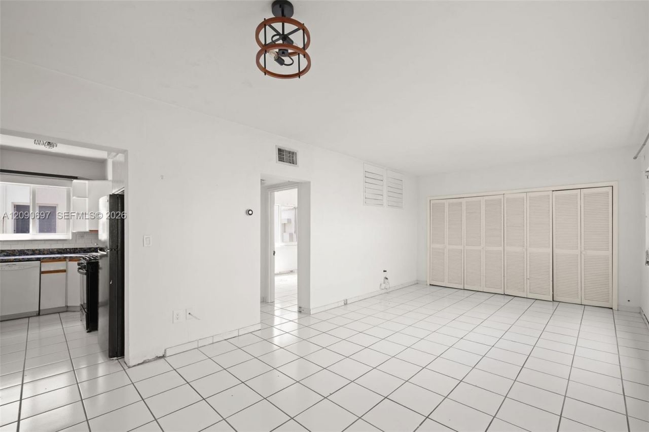 1130 Venetian Way, Unit 1D, Miami, FL 33139 Photo