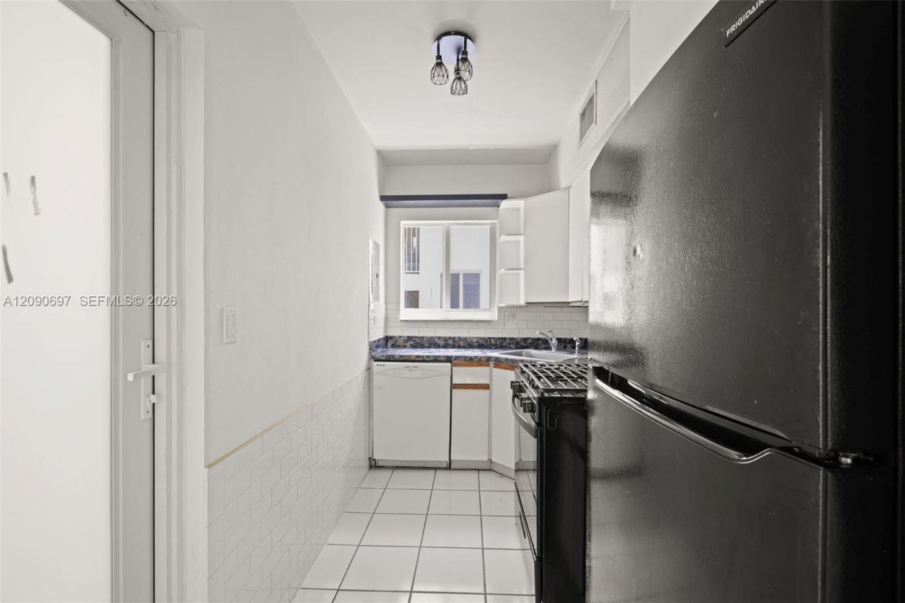1130 Venetian Way, Unit 1D, Miami, FL 33139 Photo