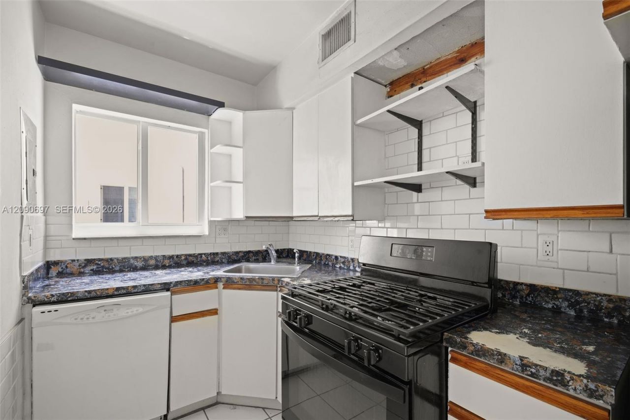 1130 Venetian Way, Unit 1D, Miami, FL 33139 Photo