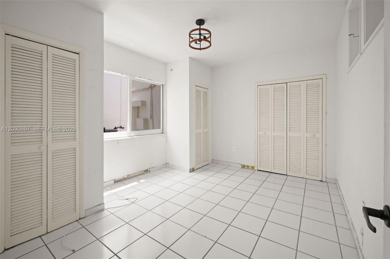 1130 Venetian Way, Unit 1D, Miami, FL 33139 Photo