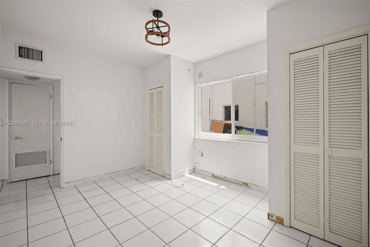 1130 Venetian Way, Unit 1D, Miami, FL 33139 Photo