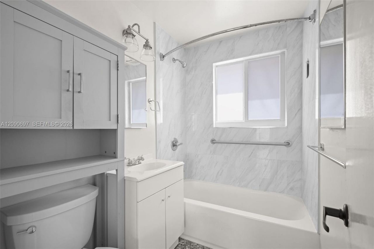 1130 Venetian Way, Unit 1D, Miami, FL 33139 Photo