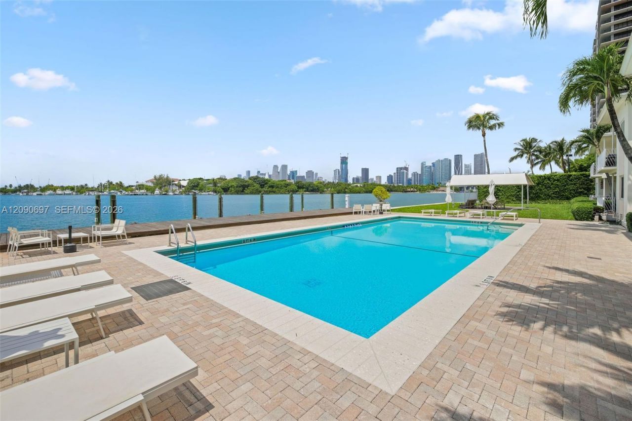 1130 Venetian Way, Unit 1D, Miami, FL 33139 Photo
