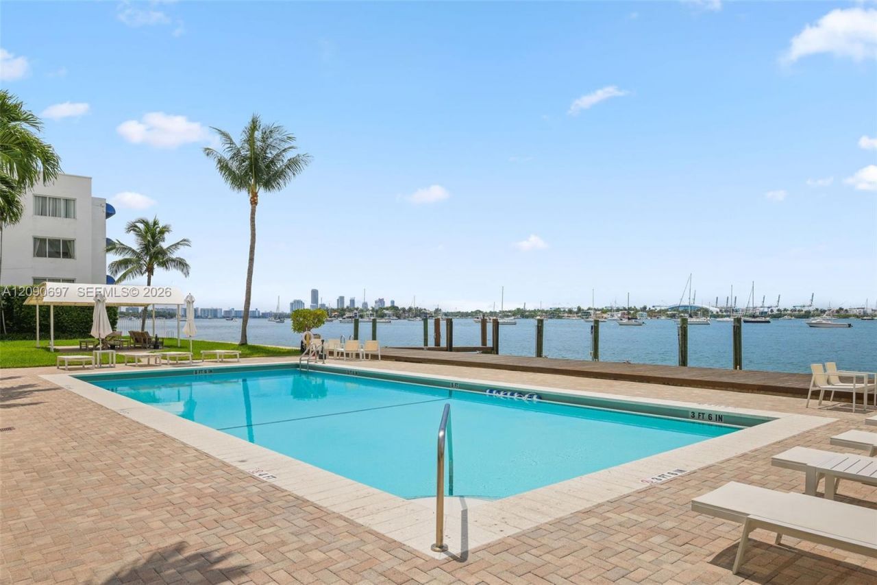 1130 Venetian Way, Unit 1D, Miami, FL 33139 Photo
