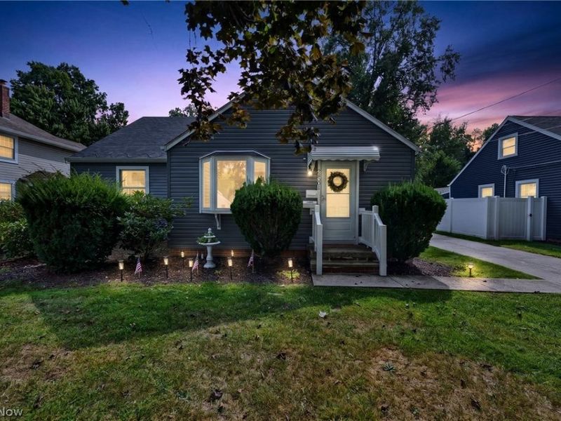 24301 Smith Avenue, Westlake, OH 44145 Photo 2