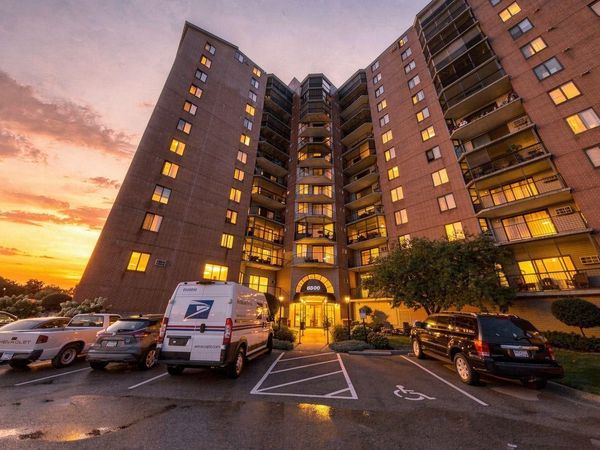 6500 Woodlake Drive, Unit 210, Richfield, MN 55423