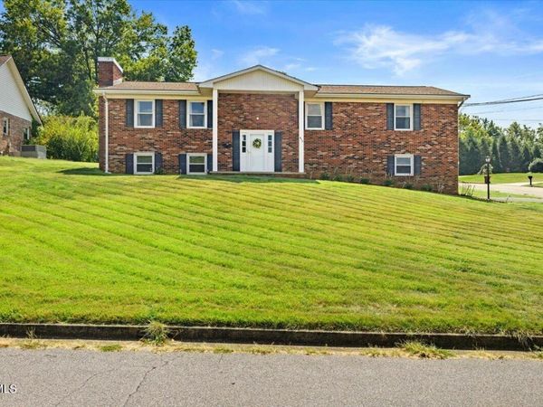 817 North Hills Drive, Johnson City, TN 37604